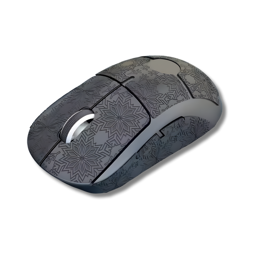 Et sæt grip tape i sort farve med et mønster i sneflager som er monteret på en Logitech G Pro X Superlight gaming mus vist ovenfra